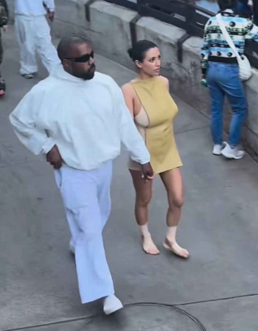 E dashura e Kayne West, më në fund shfaqet e veshur!