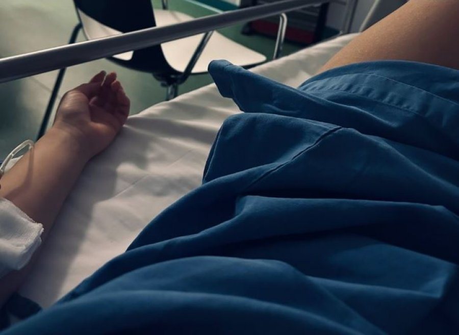 Ndërhyrje kirurgjikale në kokë: Dea Mishel shfaqet e