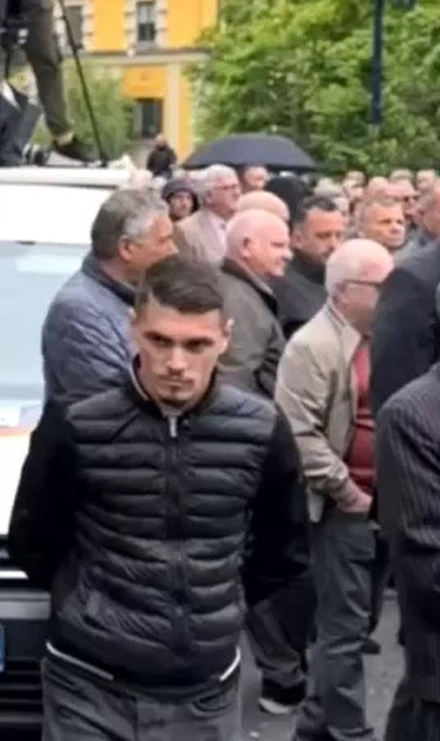 Opozita nxjerr foton e “civilit” dhe thotë se ka dhunuar