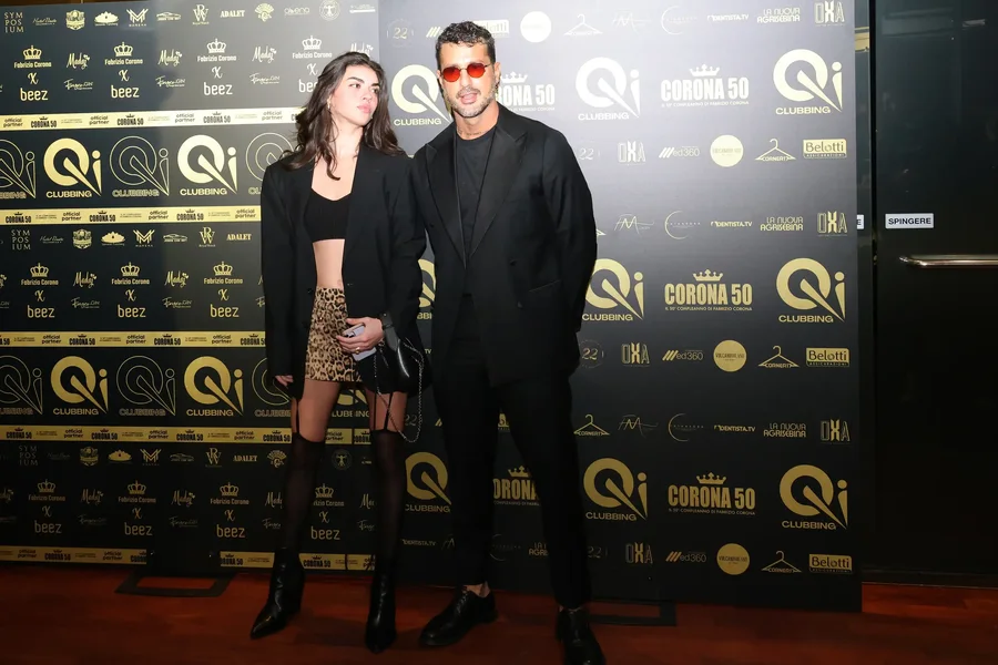 Fabrizio Corona sërish baba: e dashura e tij Sara Barbieri është