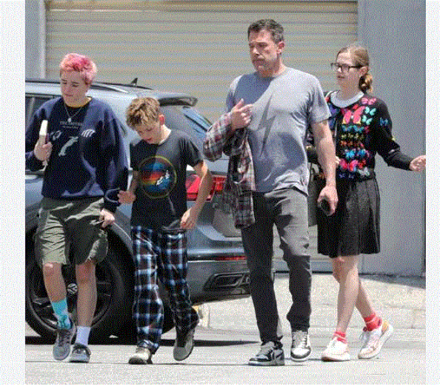 FOTO/ Ben Affleck është parë me fëmijët pa Jennifer