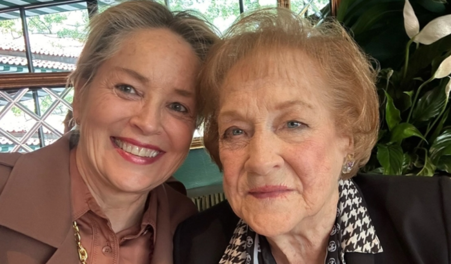 FOTO/ Sharon Stone uron nënën: 91 vjeçe, bukuri natyrore!