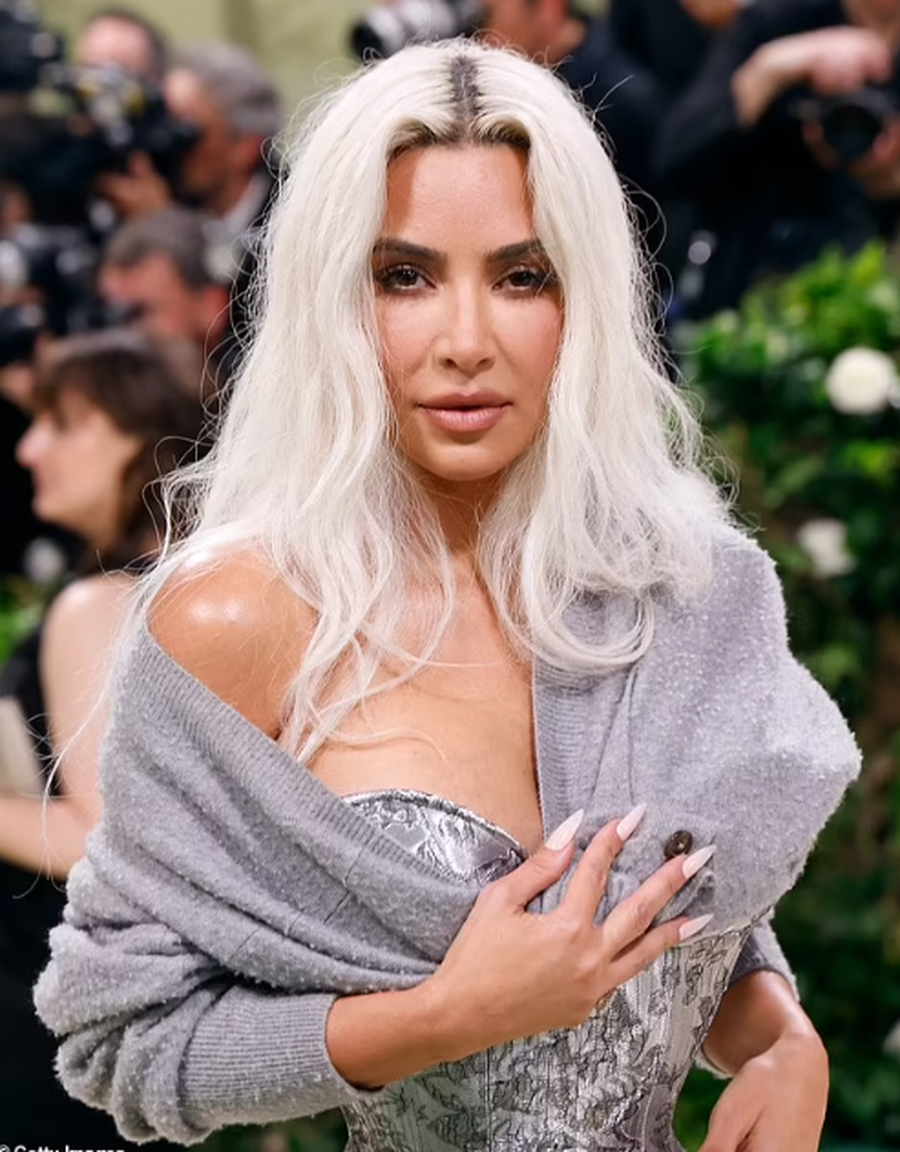 Kim Kardashian shokon me ndërhyrjen e re estetike!