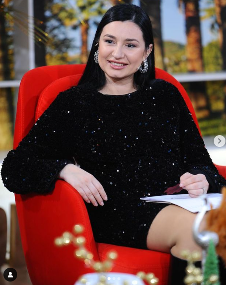 Pritjes i erdhi fundi; moderatorja e Tv Klan bëhet nënë për