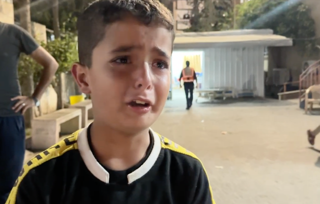 Raketa izraelite godet kampin Rafah, 45 njerëz digjen të gjallë