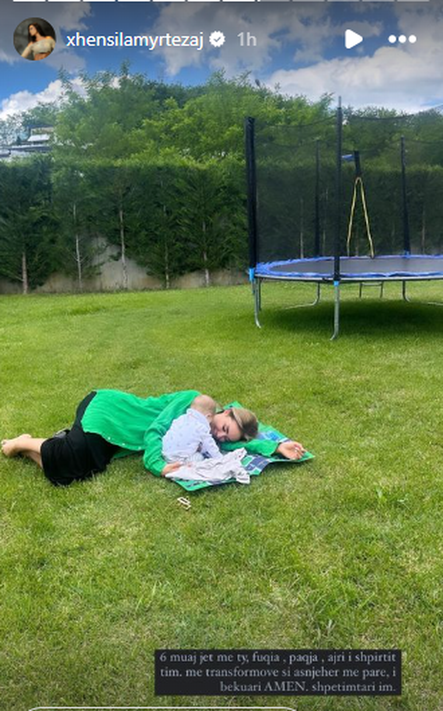 “Shpëtimtari im”: Xhensila publikon foto me djalin në 6