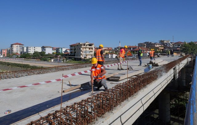 Veliaj inspekton punimet në Urën e Babrroit: Bashkon Tiranën dhe