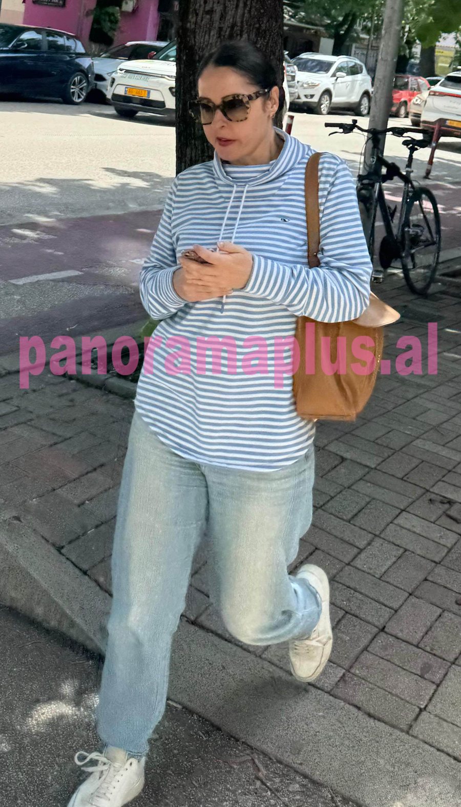 Pas divorcit, Elia Zaharia befason me pamjen? Si u fotografua rrugëve