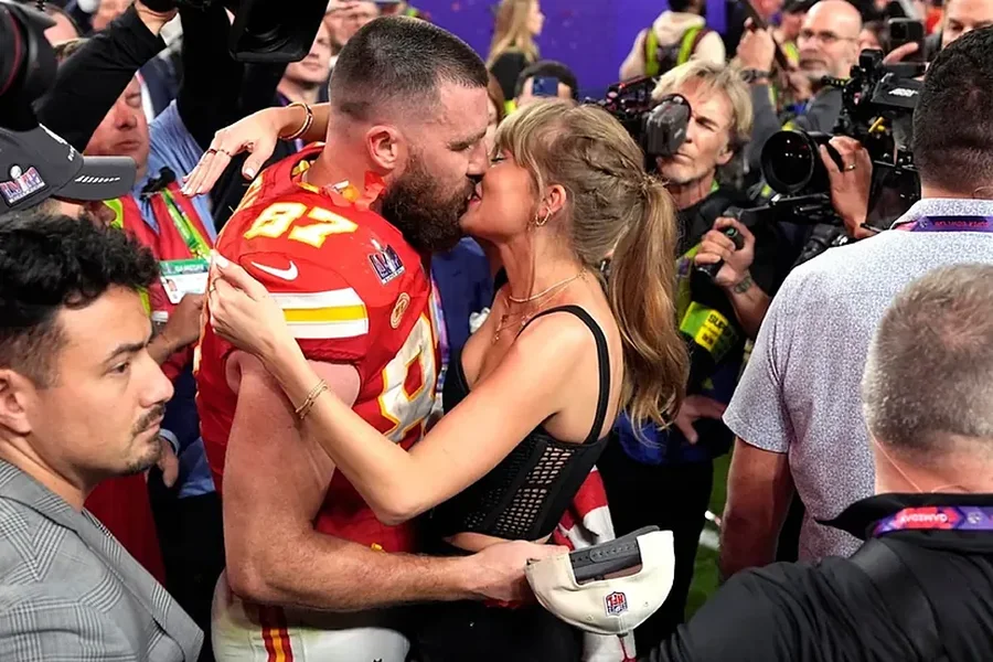 Taylor Swift dhe koha kur u përball me të atin për një