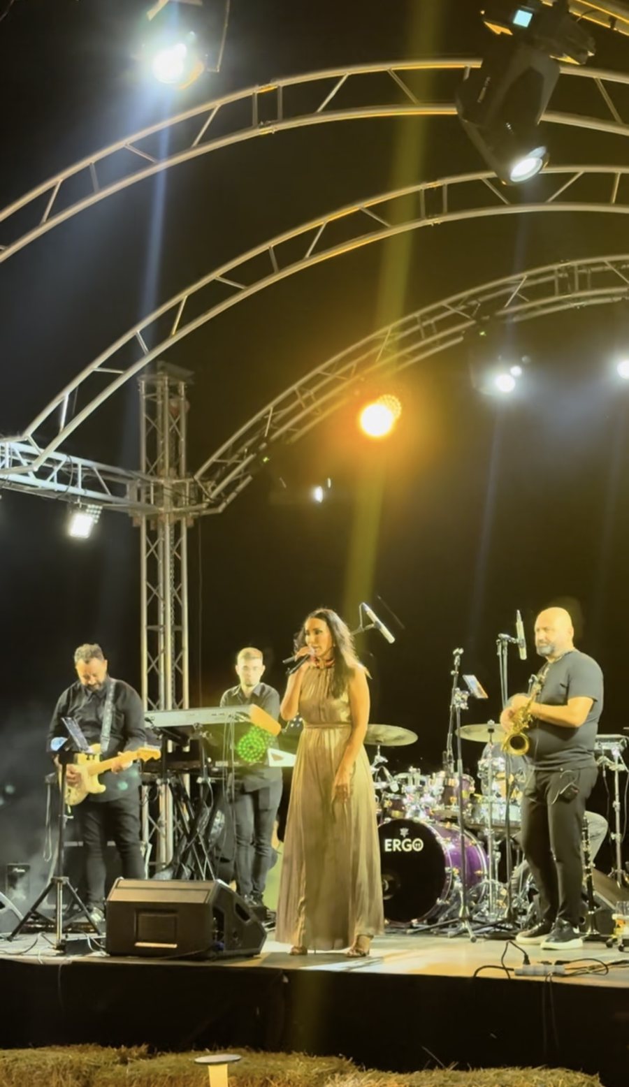 Irma dhe Eranda Libohova dhanë super koncertin e tyre dhe publikun e kishte