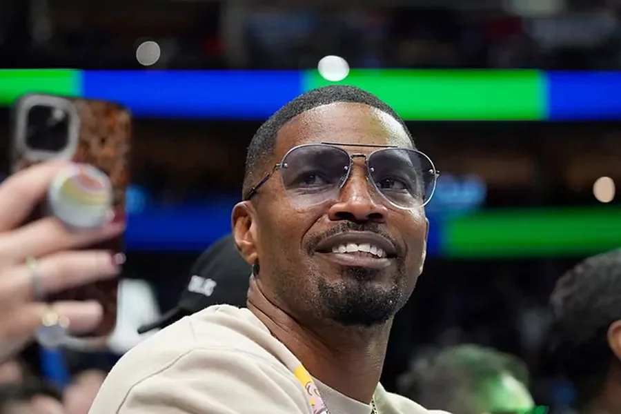 Jamie Foxx flet për shtrimin misterioz në spital: Ika për 20