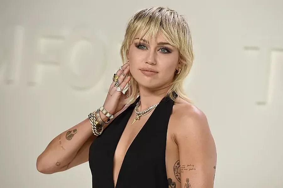 Miley Cyrus nuk mund ta falë babain e saj: Ai ka vdekur për të!