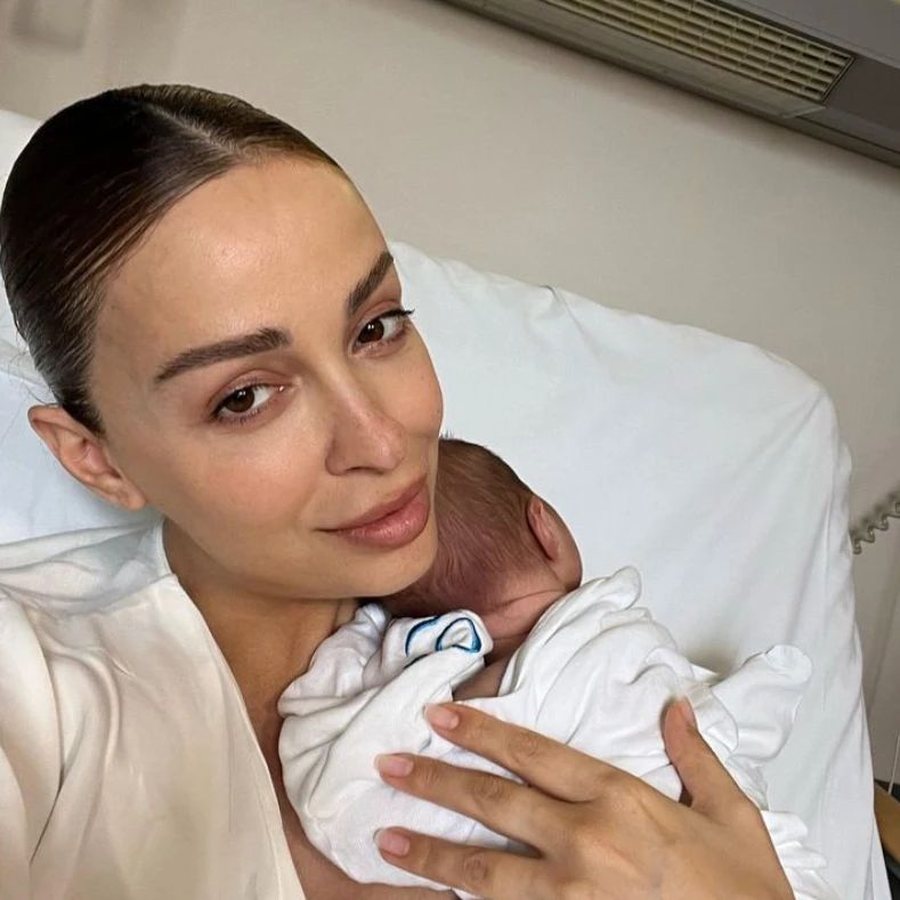 Pas ardhjes së djalit; Eleni Foureira tregon se si ka ndryshuar jeta e saj!