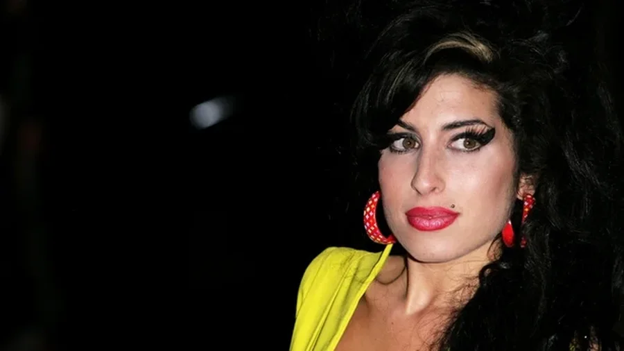 Dalin në ankand tekstet e shkruara me dorë nga Amy Winehouse!