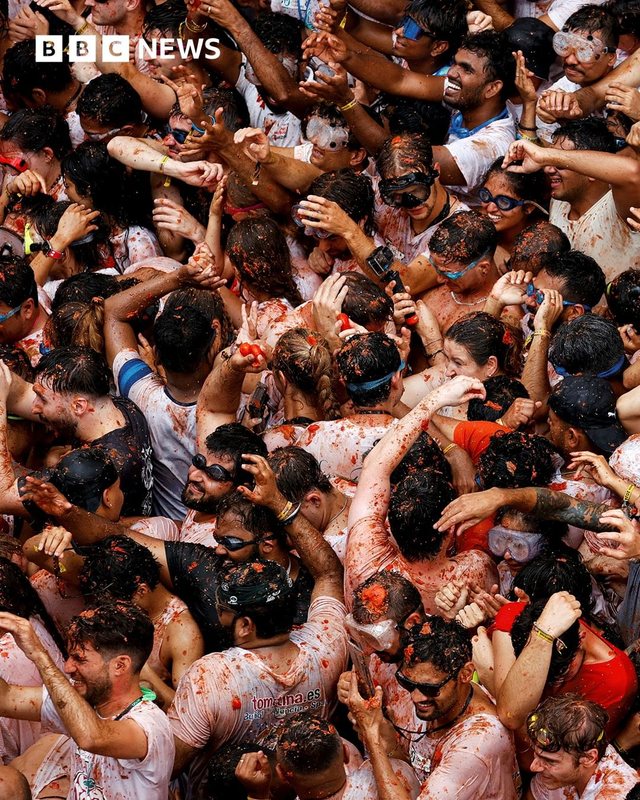 Foto nga festa e çuditshme spanjolle, Lufta me domate