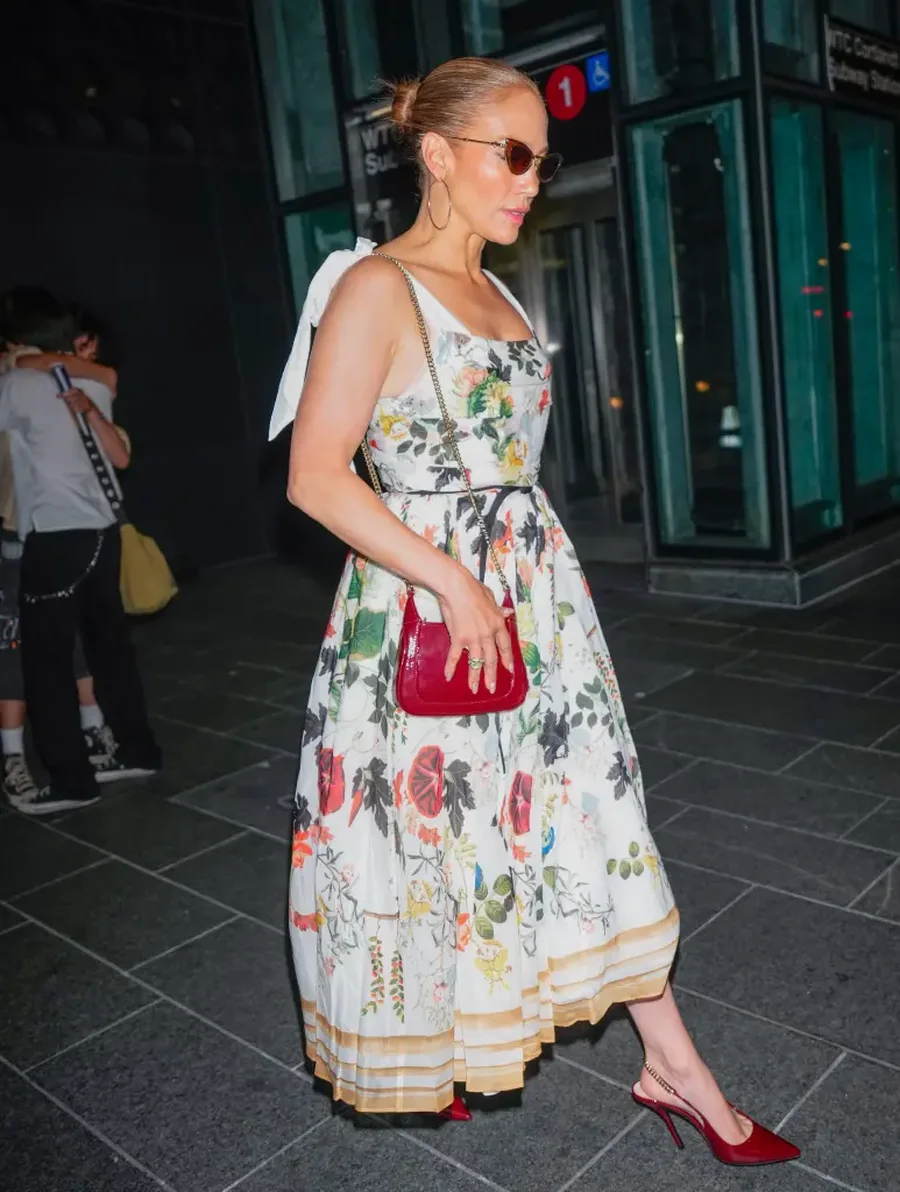 Jennifer Lopez konfuzon fansat sërish: Heq unazën e martesës,