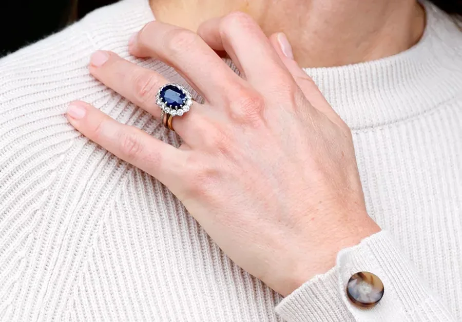 Kate Middleton zëvendëson unazën e martesës!
