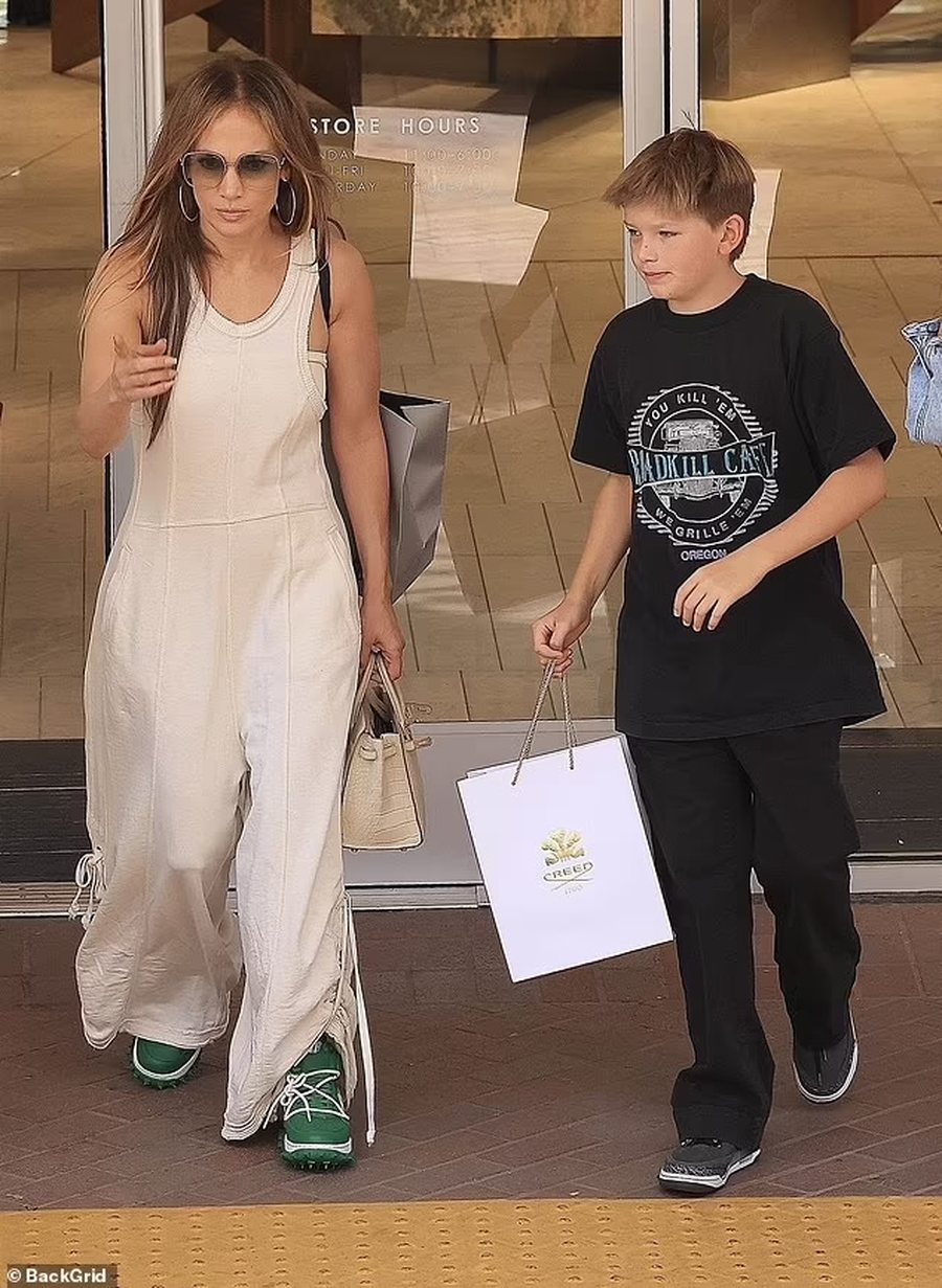 Të divorcuar apo jo?! Jennifer Lopez sapo u fotografua me djalin e Ben