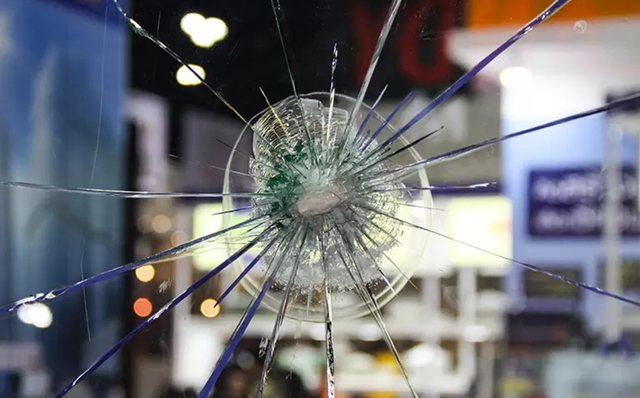 Trump do të qëndrojë pas xhamit antiplumb në çdo