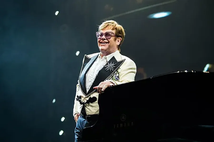 Elton John vuan nga një infeksion i rëndë!