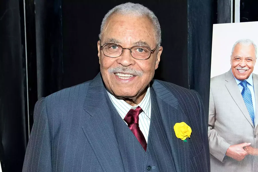 James Earl Jones fitoi vetëm 7 000 dollarë si Darth Vader në