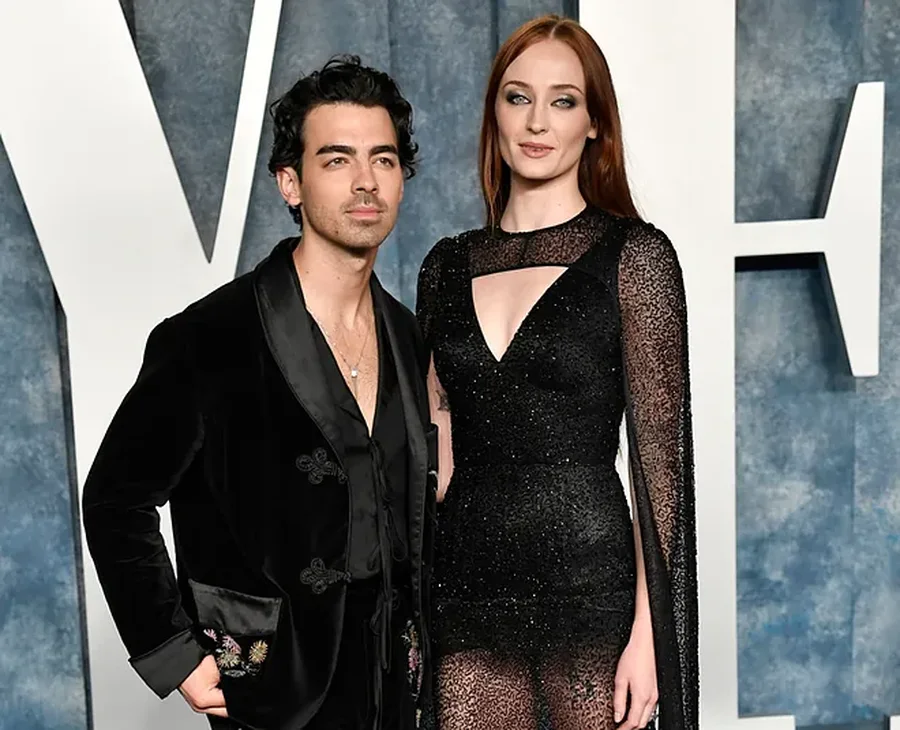 Joe Jonas dhe Sophie Turner finalizojnë divorcin pas një beteje