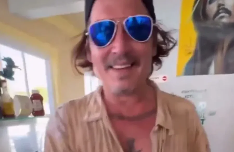 Johnny Depp rregullon ( më në fund) dhëmbët: Si duket tani