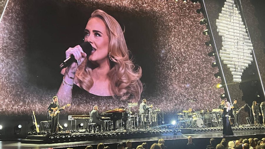 Koncerte në Mynih; Adele hyn në Librin e Rekordeve Guinness!