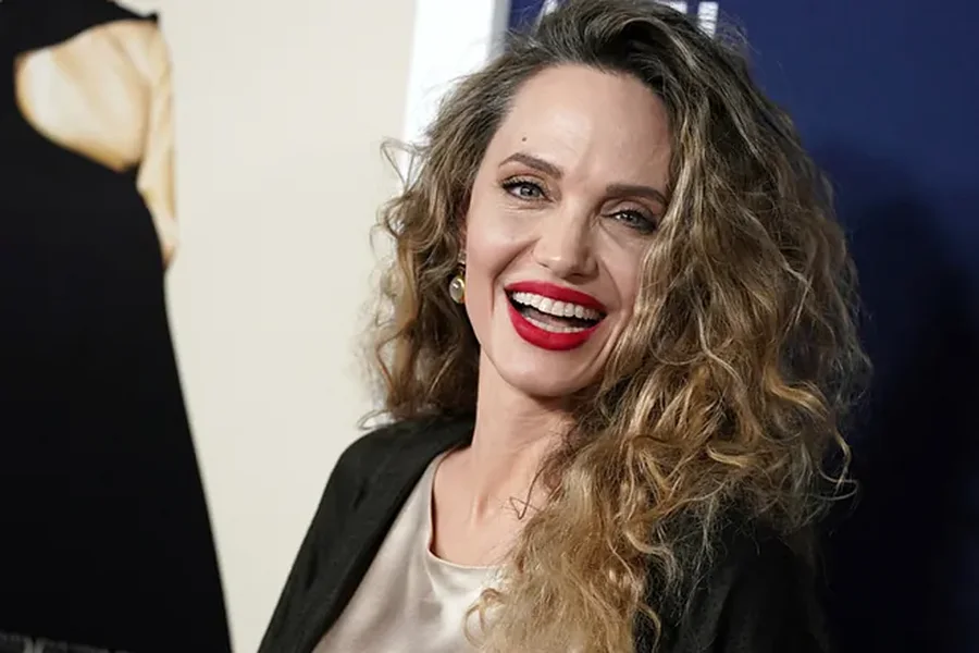 Angelina Jolie mahnit me pamjen në premierën e "Maria"!