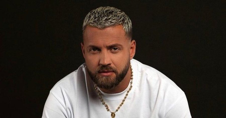 Gjykata e Fierit dënon me 1 vit burg këngëtarin Luiz Ejlli!