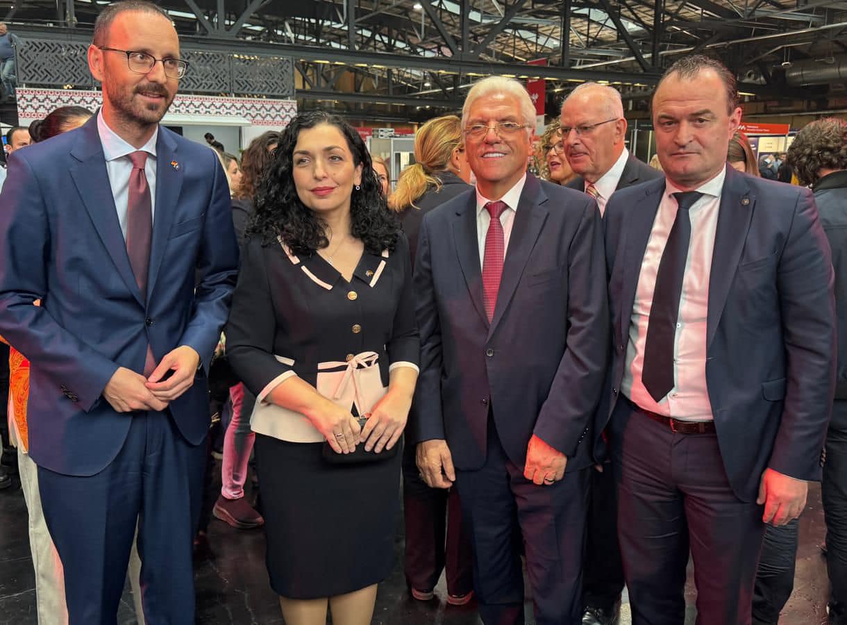 May be an image of 5 people and newsroom