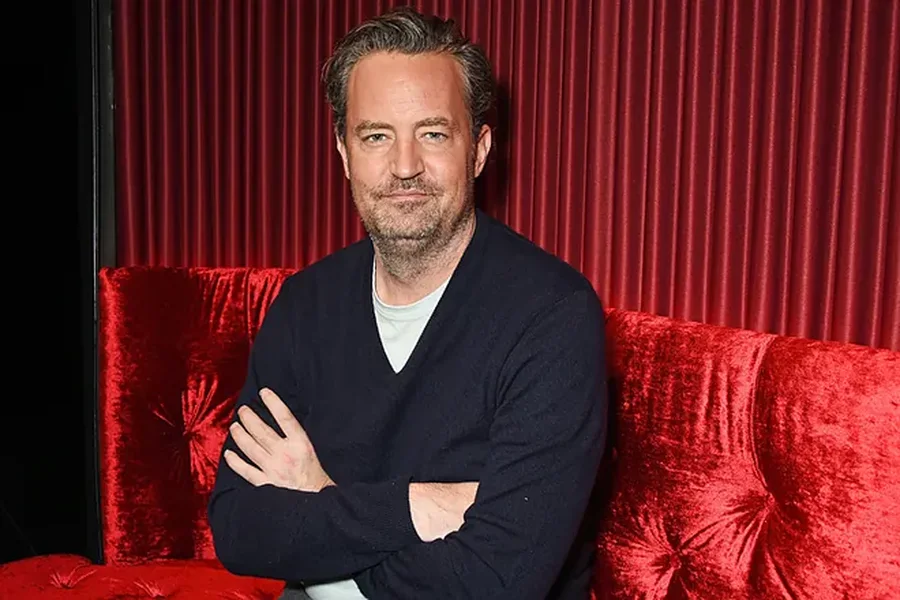 Një vit pa yllin e “Friends”, Matthew Perry!