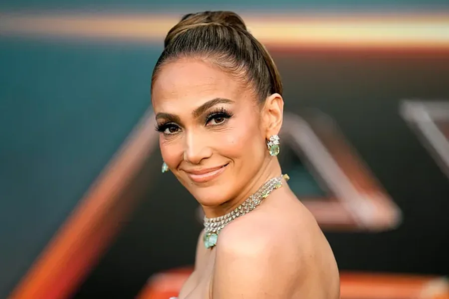 Pas ndarjes, JLo i nënshtrohet një operacioni për të