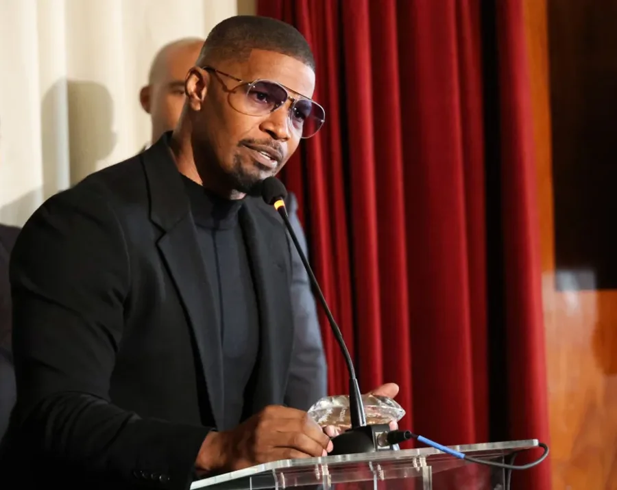 Pas problemeve shëndetësore; Jamie Foxx rikthehet në skenë