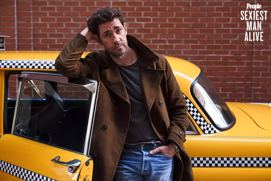 John Krasinski merr kurorën e burrit më seksi në botë!