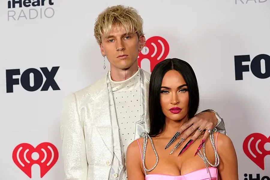 Jeta e Megan Fox pas ndarjes nga MGK: “Edhe pse e lënduar,