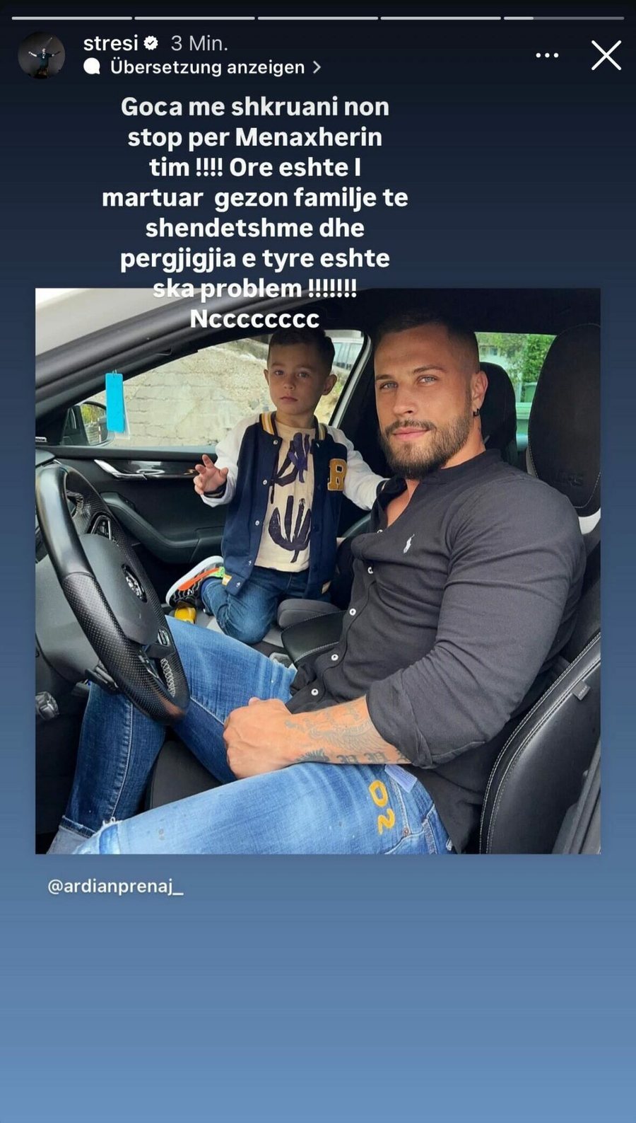 Vajzat i "ngacmojnë" menaxherin, acarohet Stresi: Është