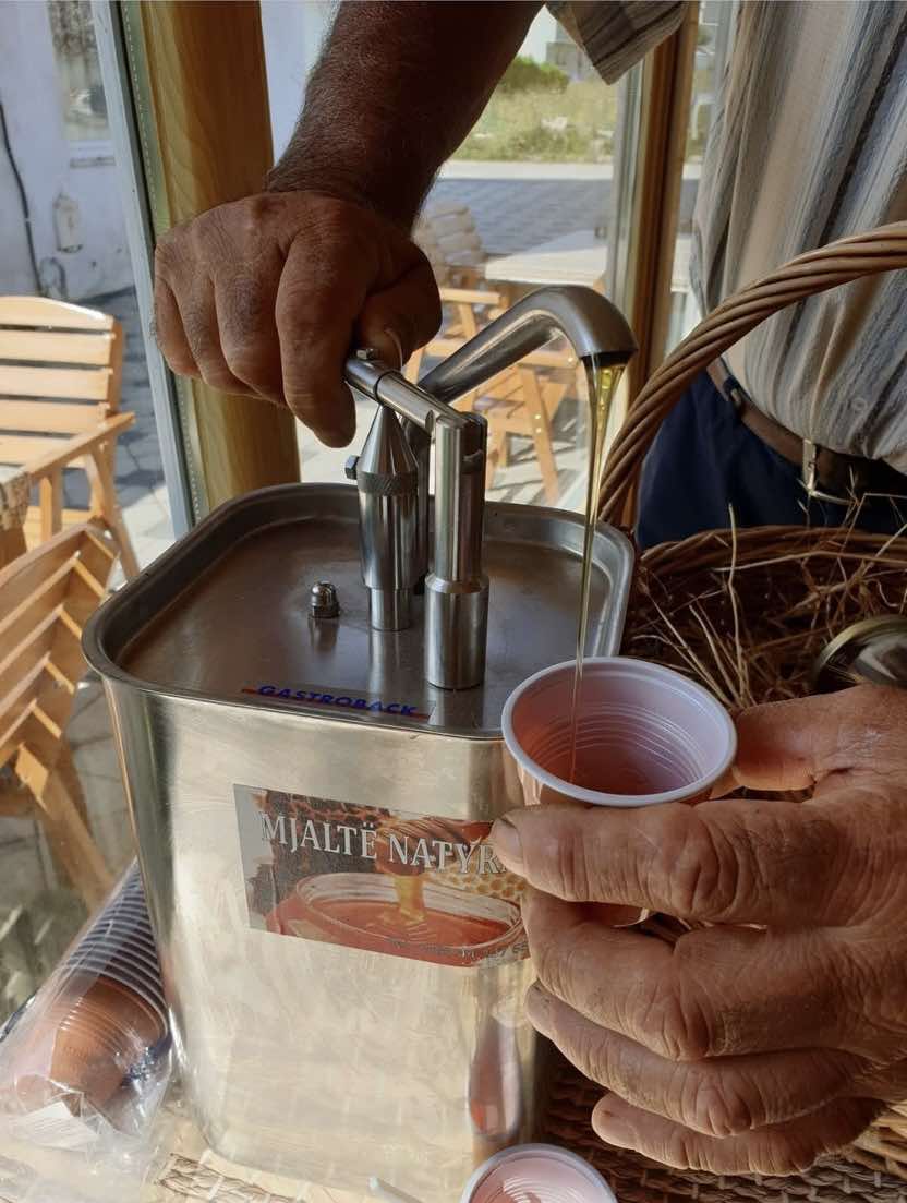 No description available.