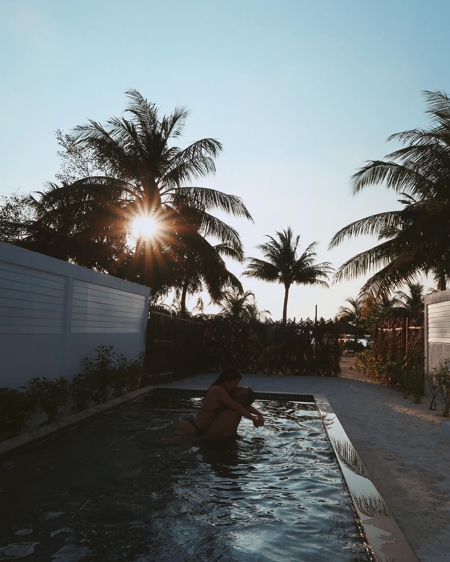 No description available.