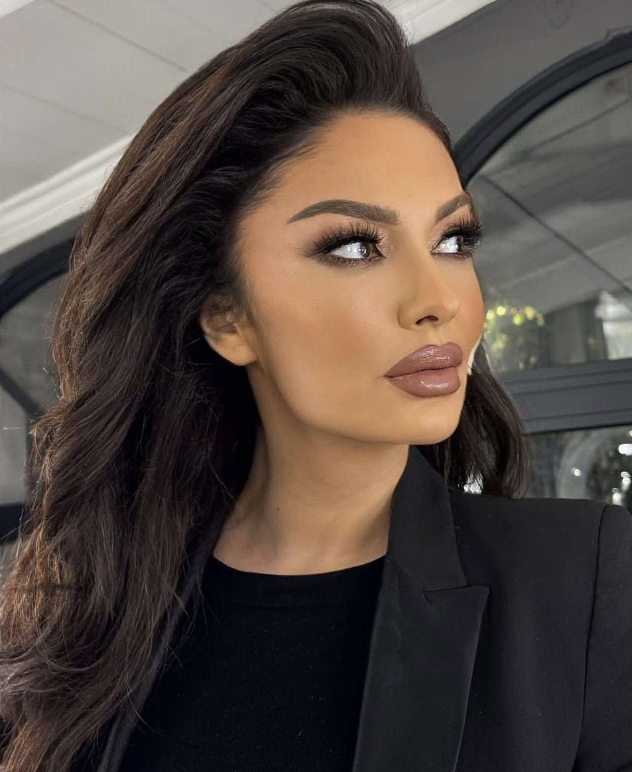 No description available.