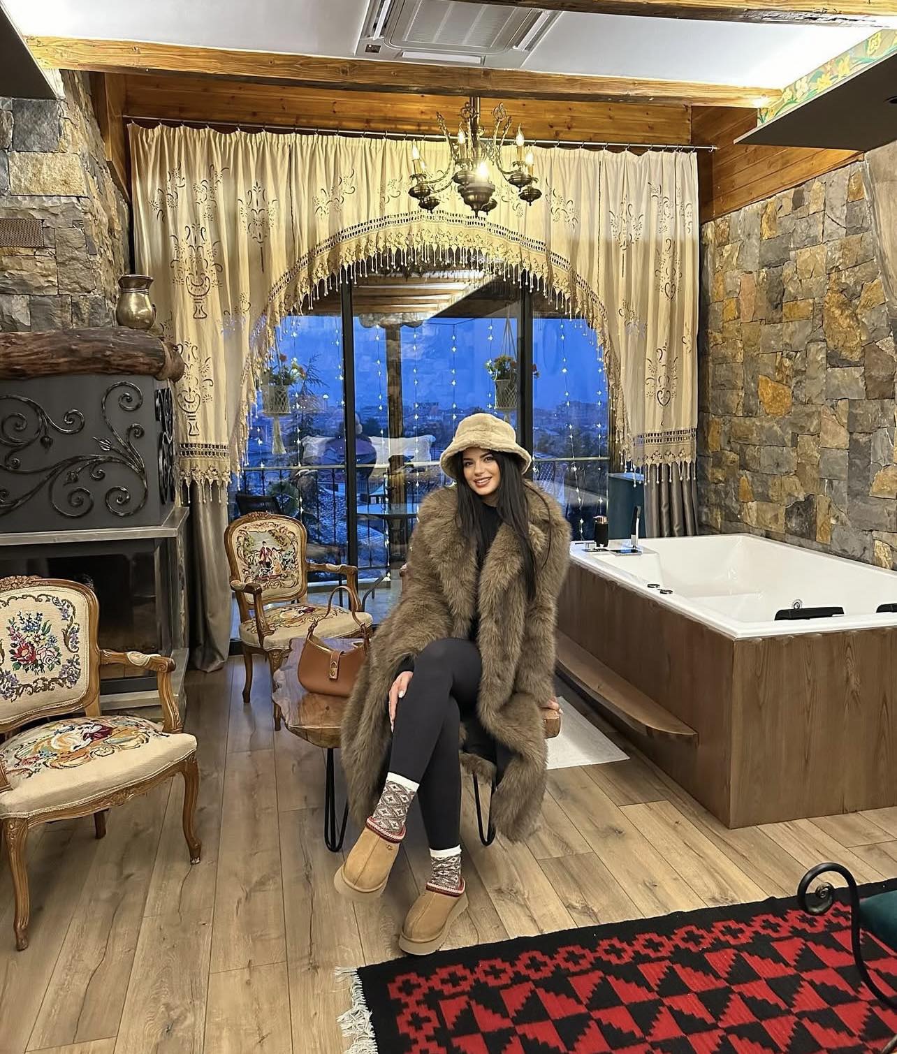 No description available.