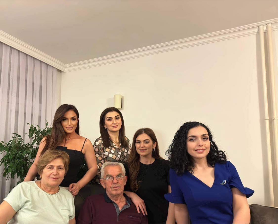 No description available.