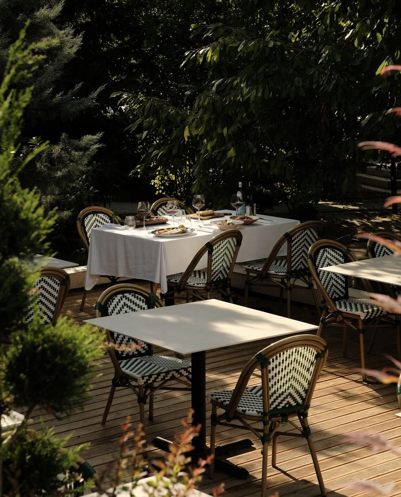 No description available.