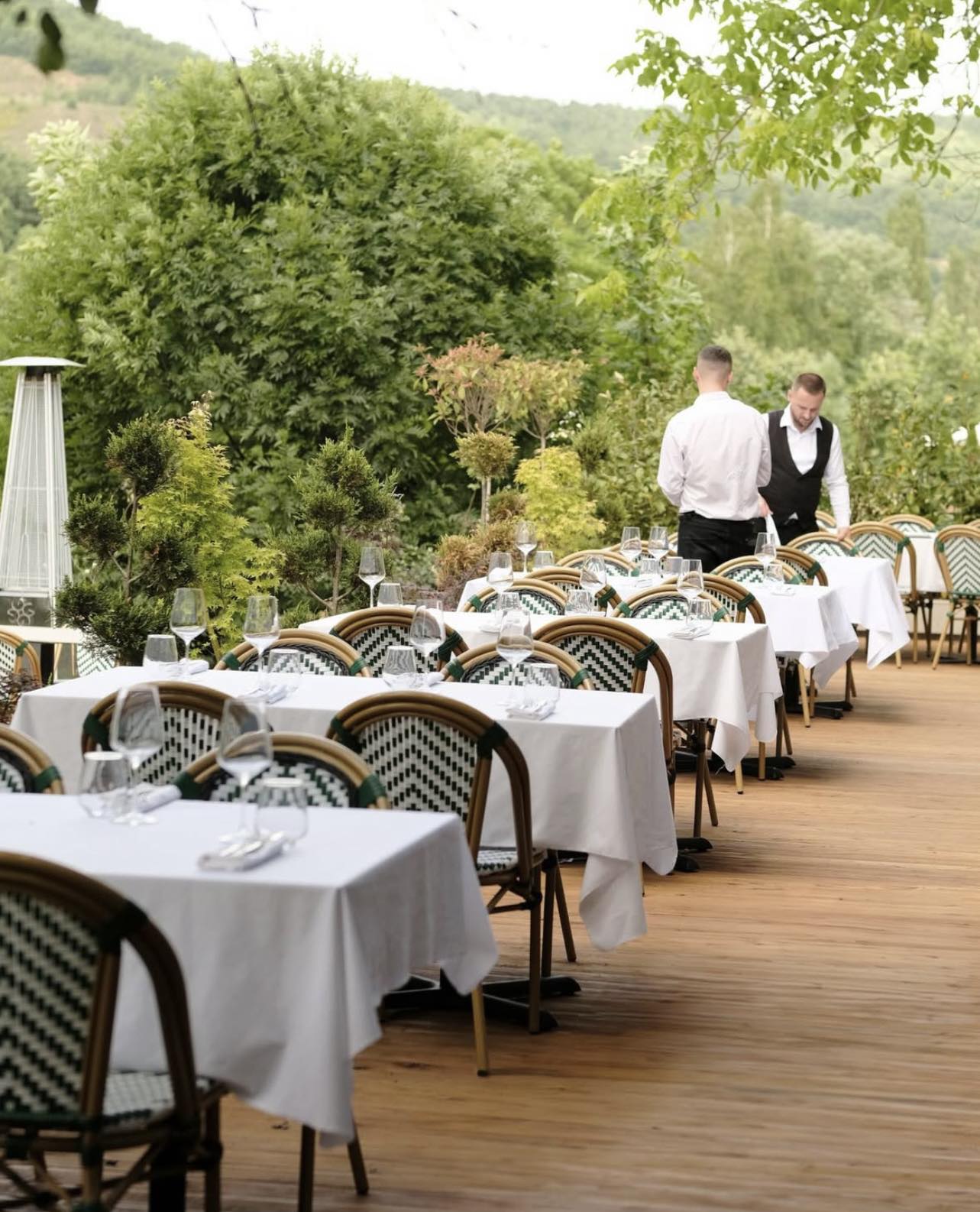 No description available.