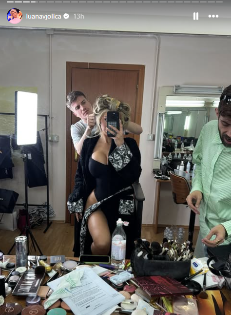 No description available.