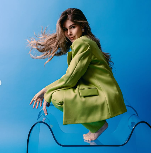 No description available.