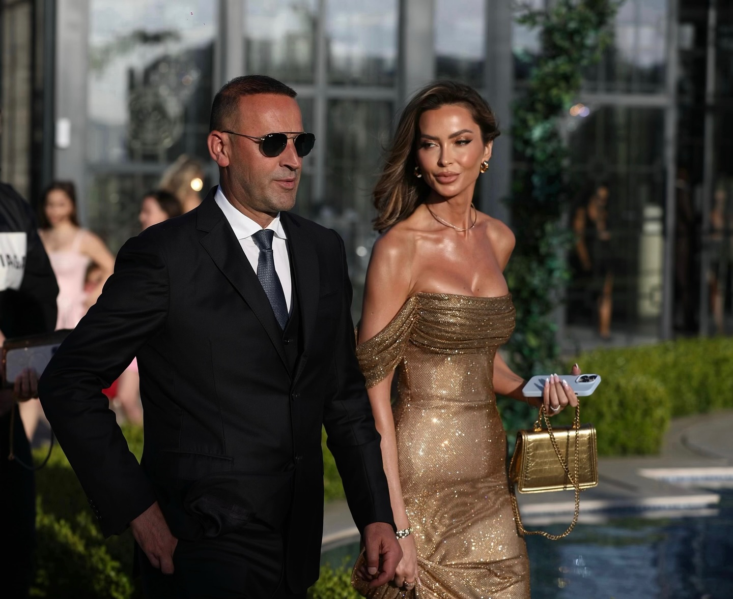 No description available.