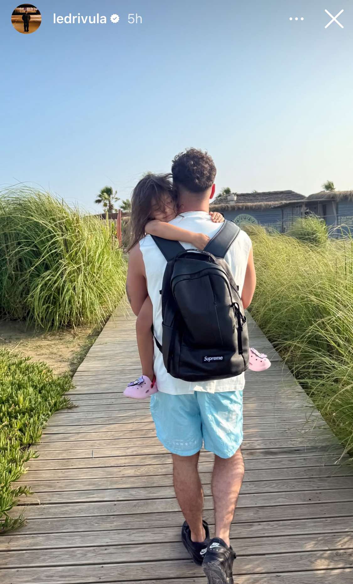 No description available.