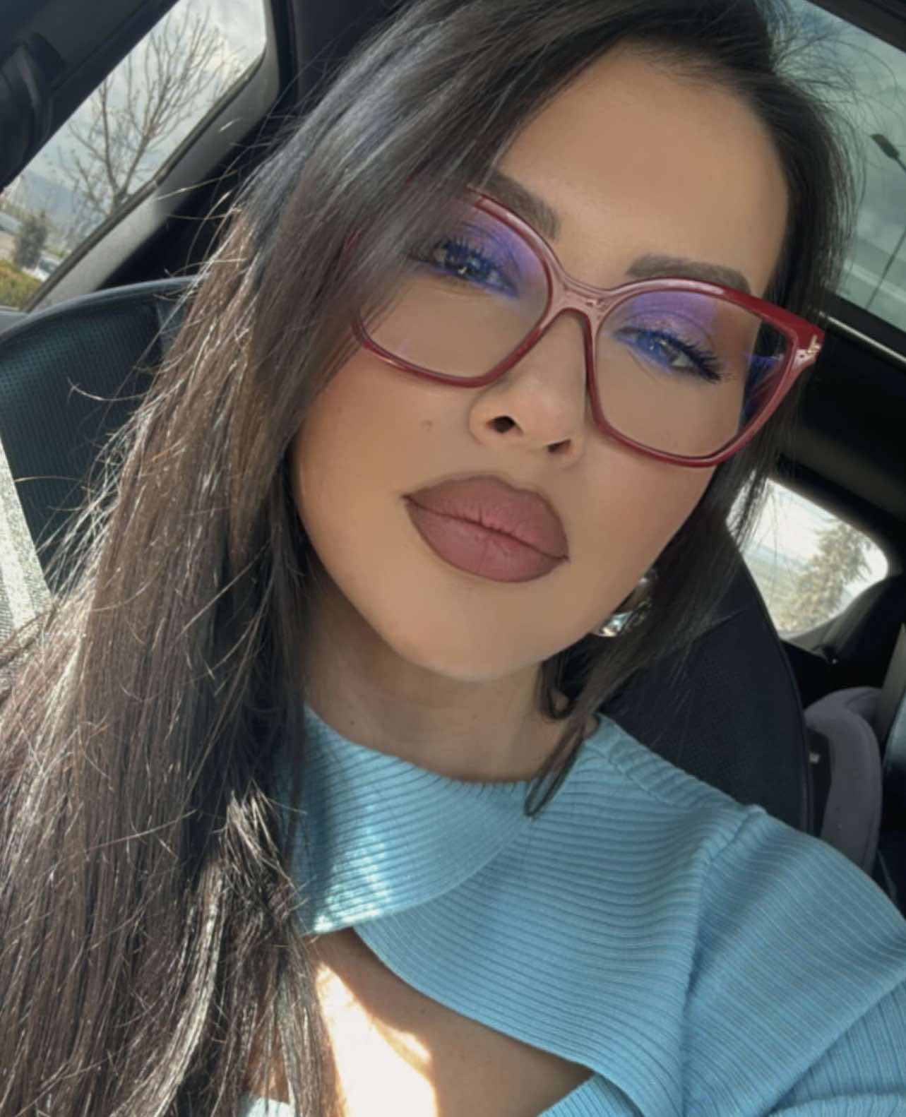 No description available.