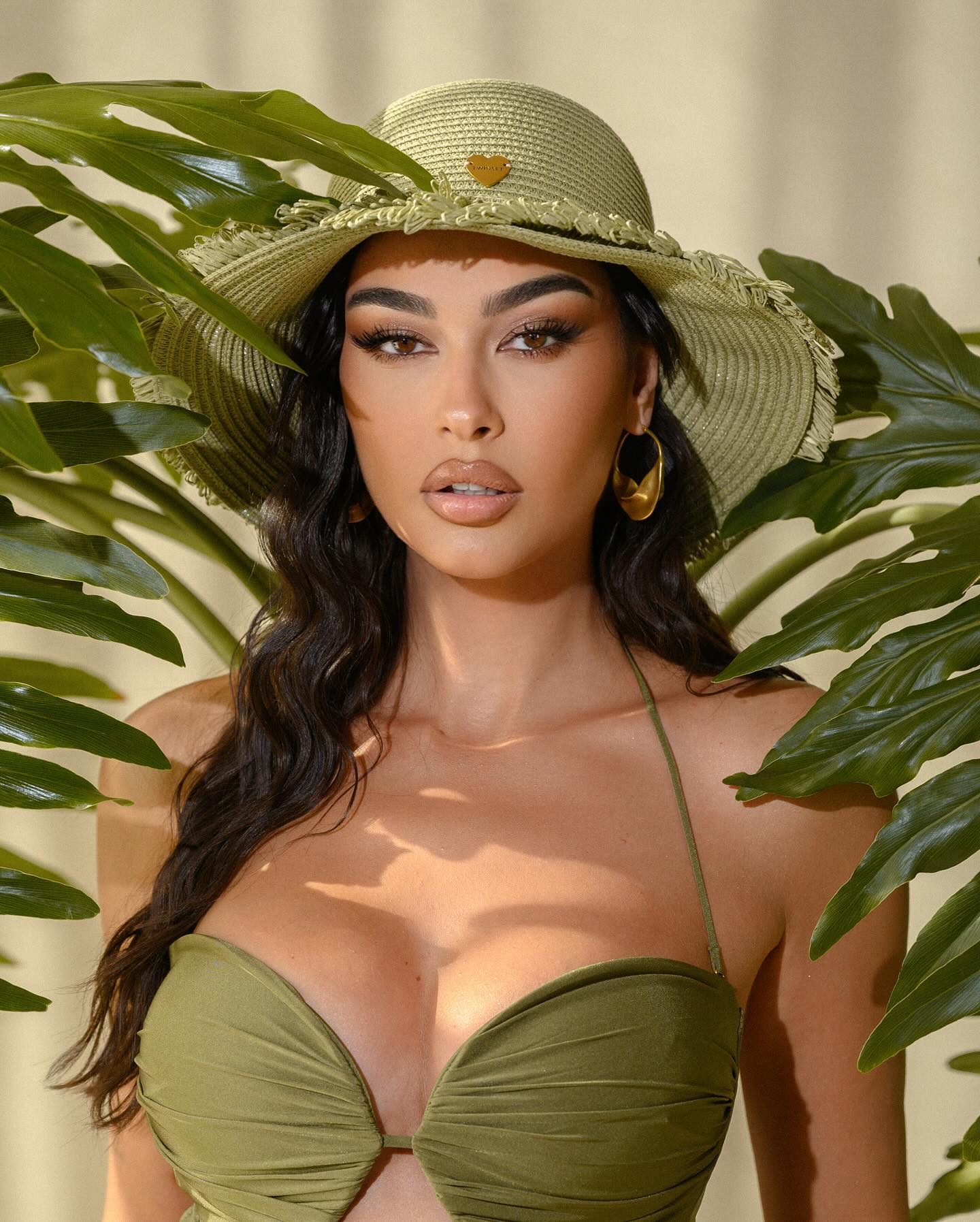 No description available.